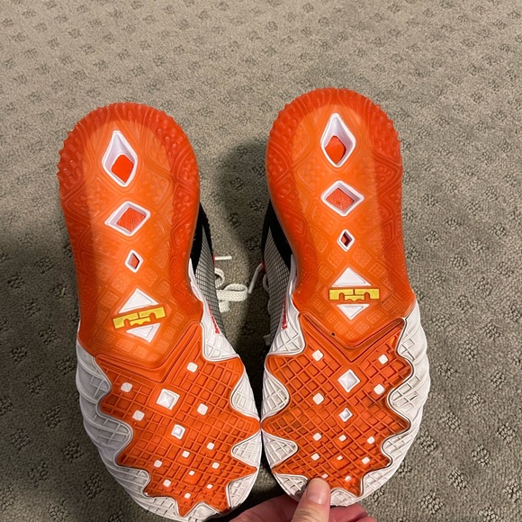 Space Jam x Lebron 18 low Sylvester x tweety - Picture 9 of 10